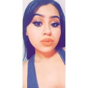 Meet your Posher, Ana